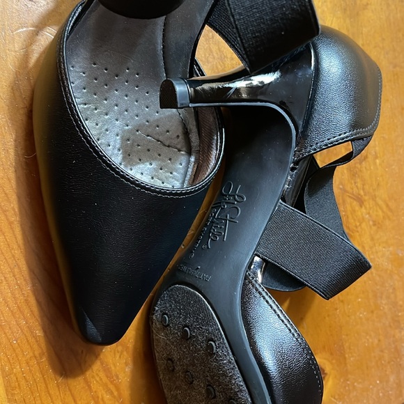 Black strap heals - Picture 3 of 4